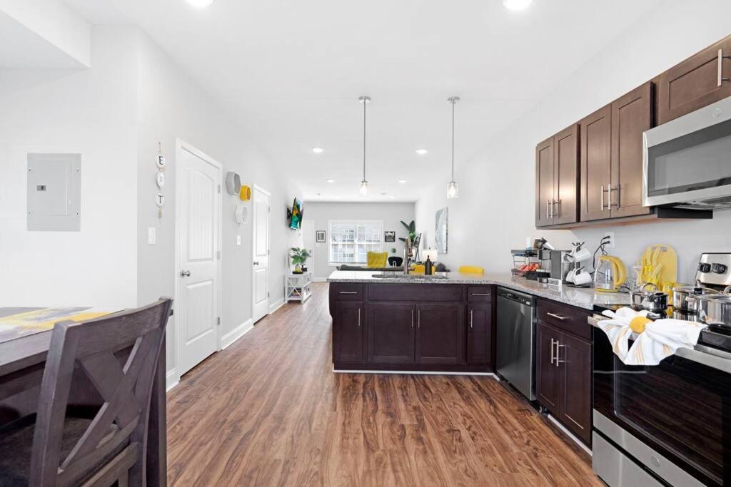 Make Lemonade In Luxury W King Bed And Free Parking Plus 40 Minutes To Nashville Clarksville Exterior foto